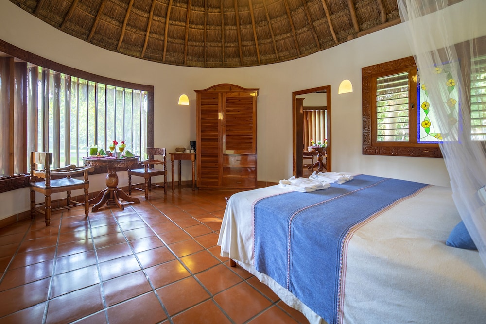 Royal Bungalow, Jetted Tub (Mayan) photo 3