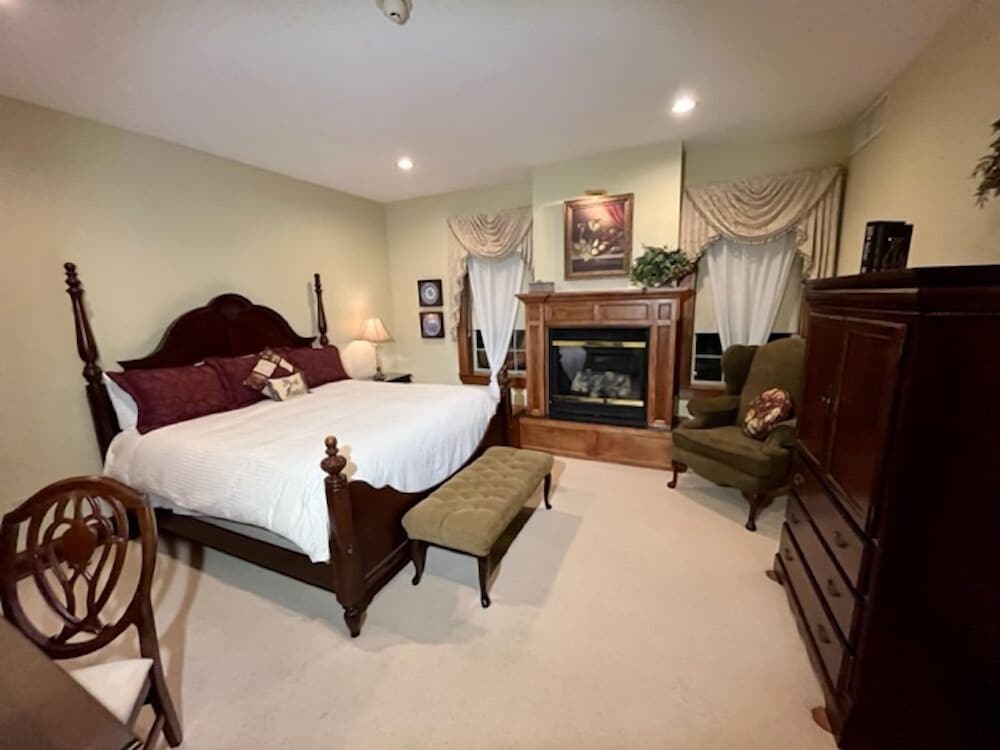 The Stately Suite 305 photo 1