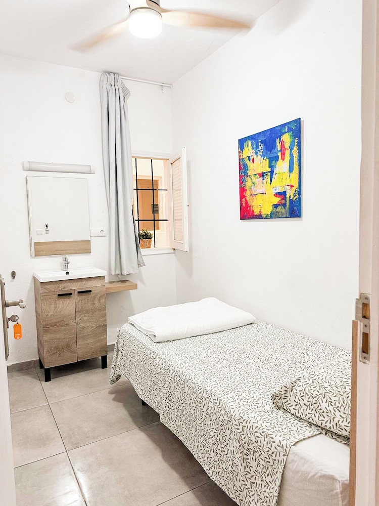 Basic Room, 1 Twin Bed, Non Smoking, City View