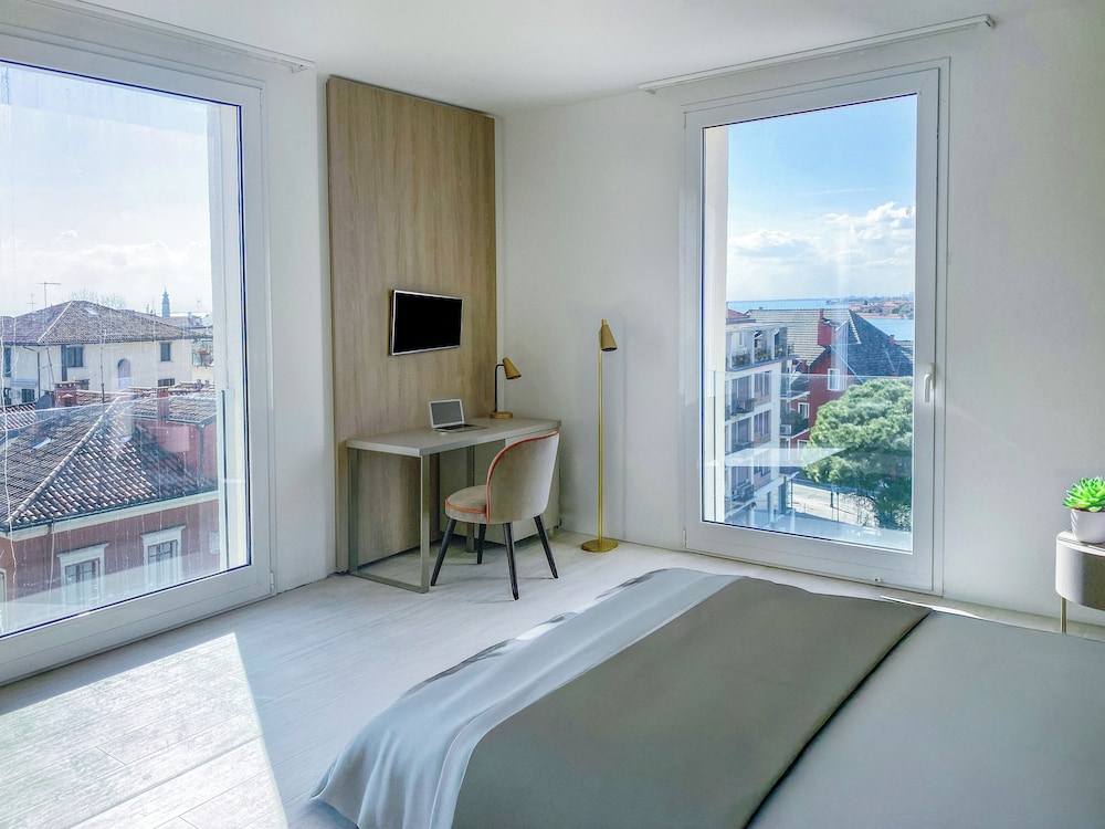 Premium Terrace Lagoon View photo 1