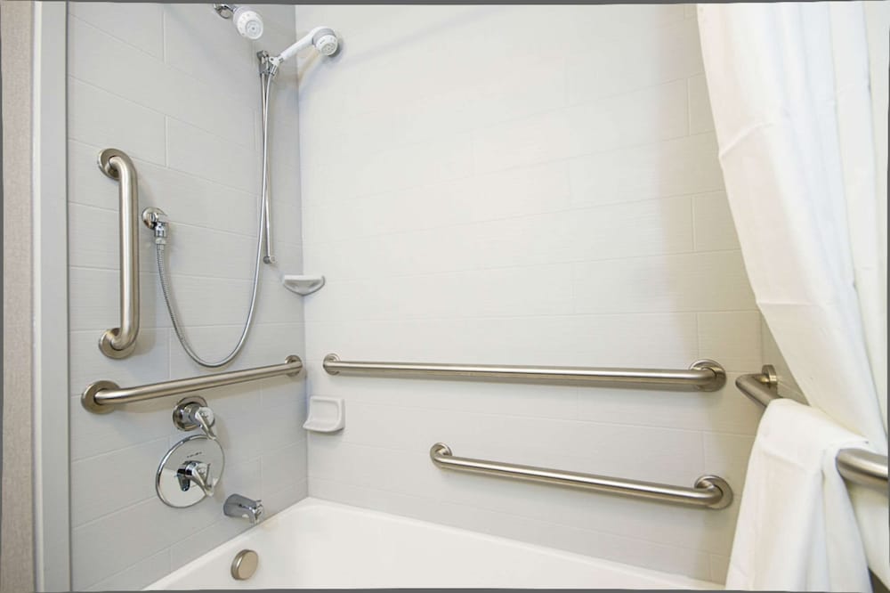 King, Accessible, Bathtub photo 1