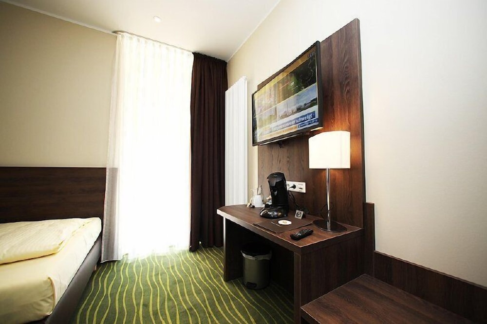 Business Single Room, 1 Double Bed, Non Smoking photo 3