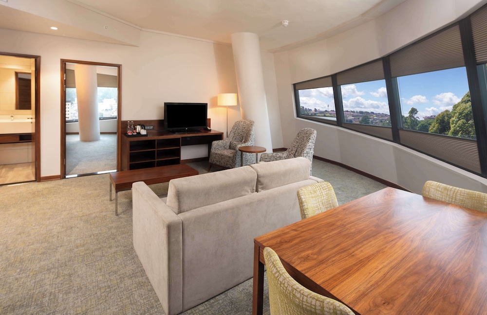 Suite, 1 Bedroom - Photo 1
