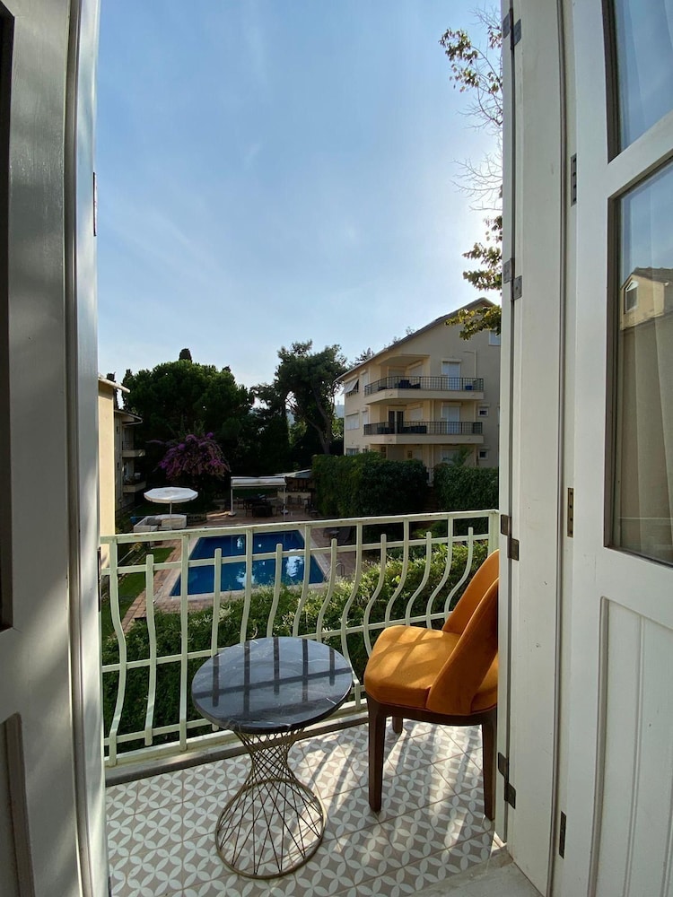 Deluxe Room, 1 Double Bed, Balcony - Photo 2