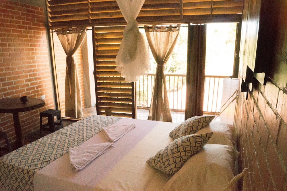 Comfort Suite, 1 Queen Bed, Partial Sea View photo 1