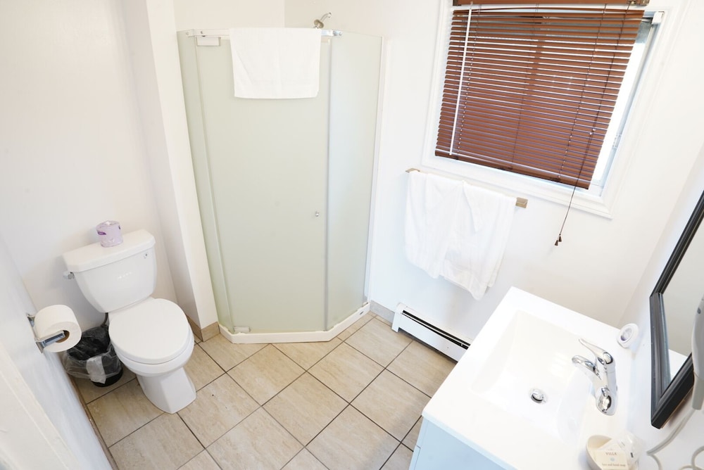 Honeymoon Double Room, 1 Queen Bed, Jetted Tub photo 2