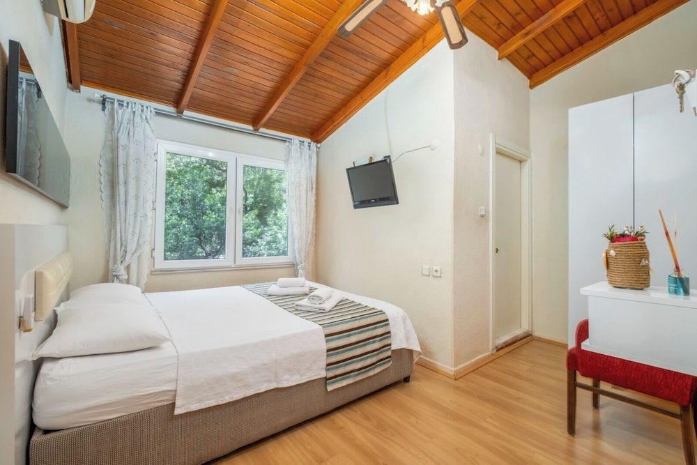 Standard Double Room, Courtyard View photo 1