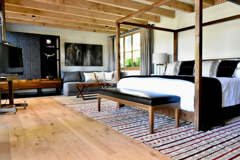 Suite 5 photo 2