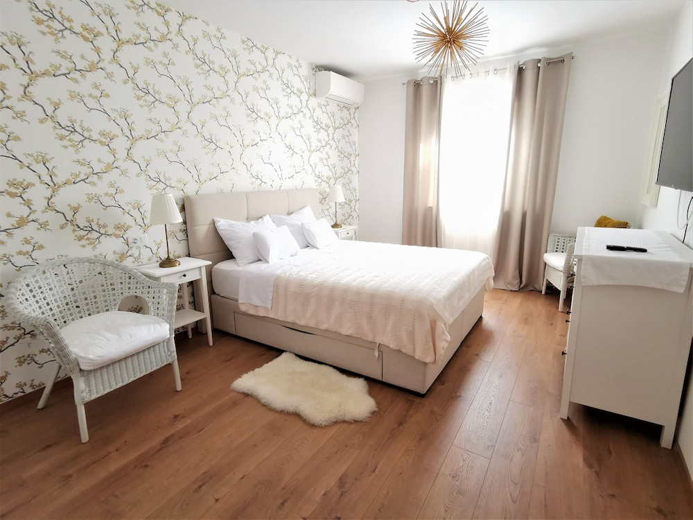 Family Apartment, 3 Bedrooms, Hot Tub, Sea View