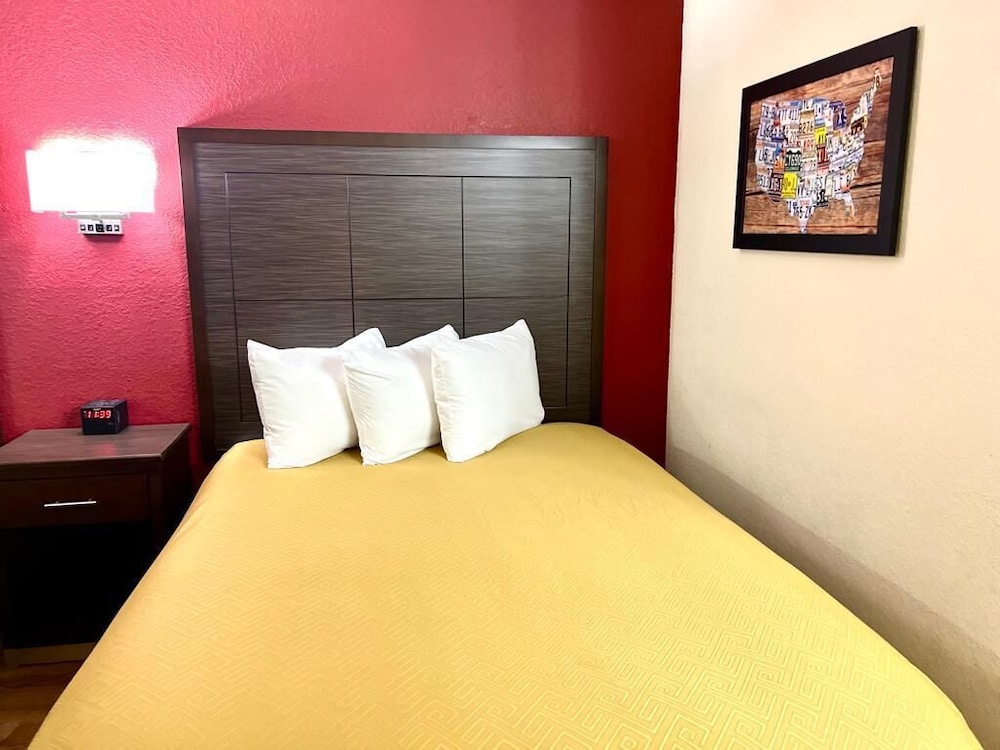 Standard Room, 2 Queen Beds, Non Smoking - Photo 10