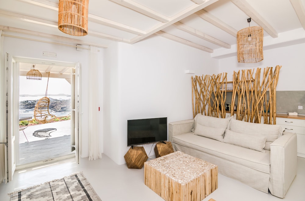Luxury Suite, Private Pool, Sea View photo 1
