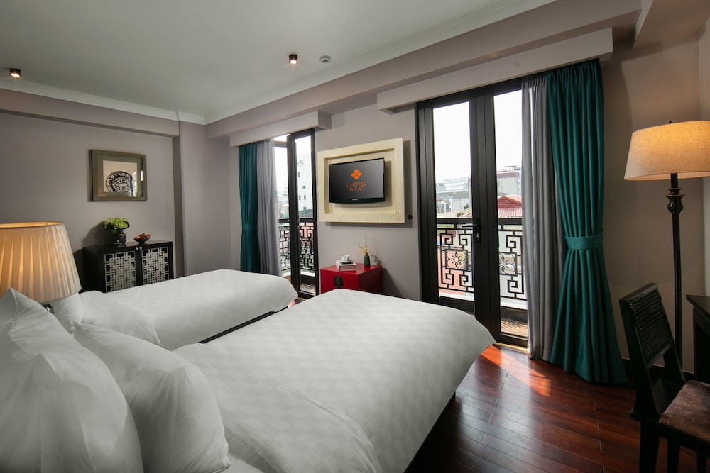 Junior Twin Suite Balcony Street View