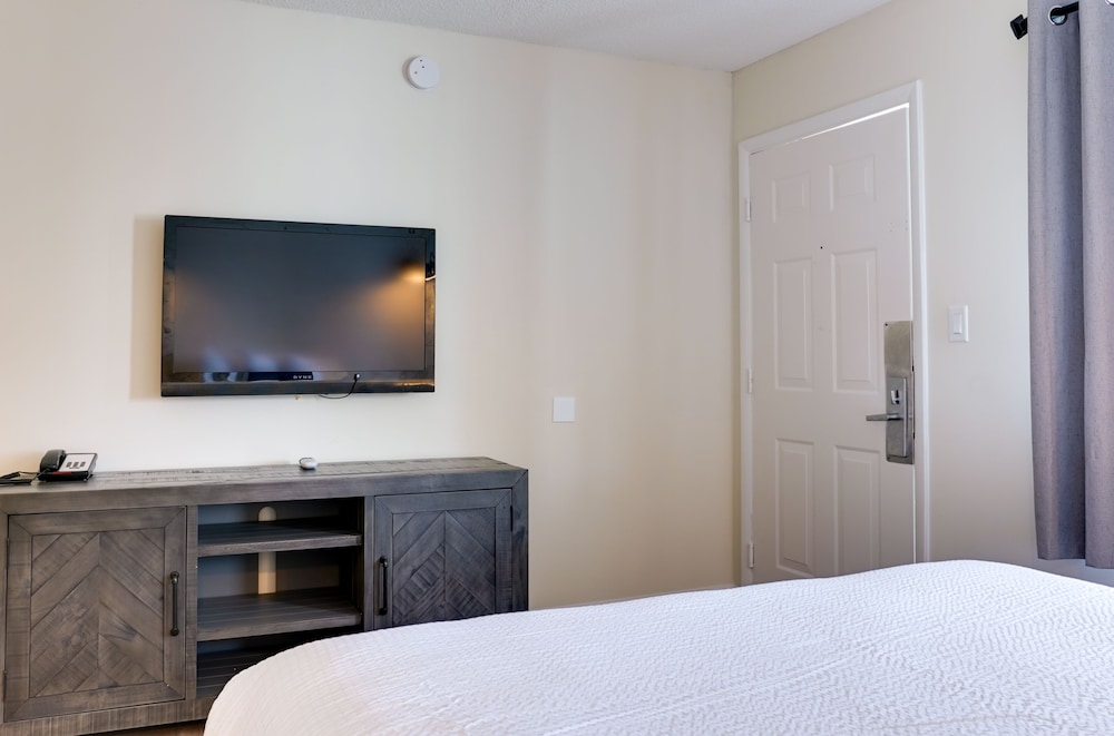 Standard Room, 1 King Bed - Photo 3
