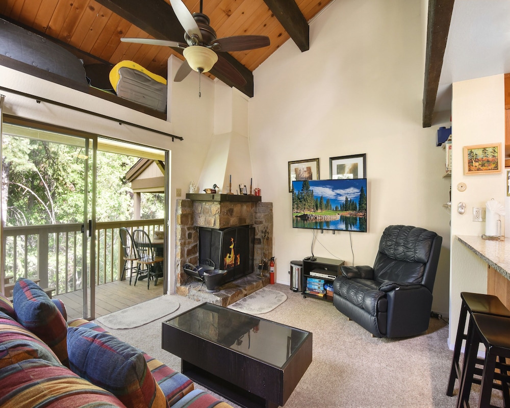 Townhome, 2 Queen Beds, Balcony, Mountain View (Cozy Retreat at the Kingswood Village) photo 1