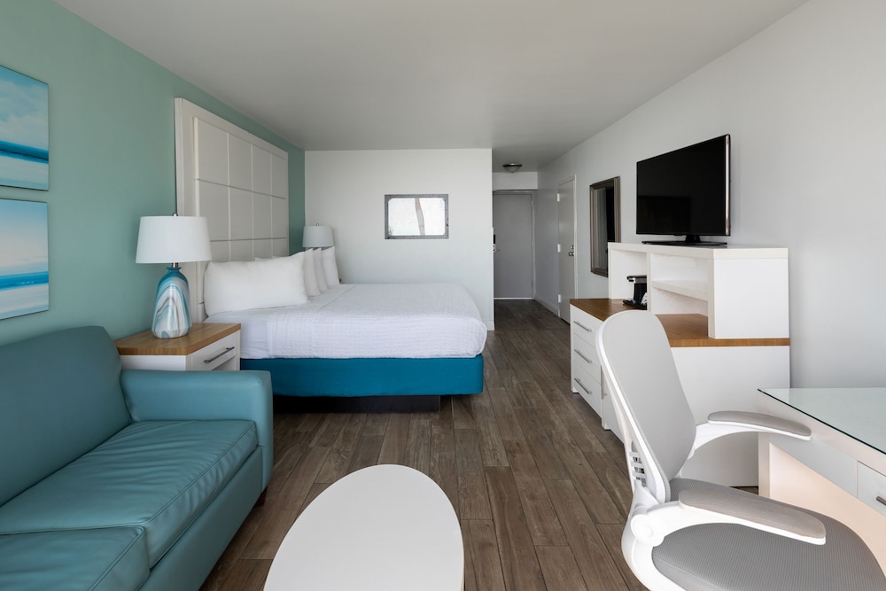 Superior Oceanfront King - Photo 3