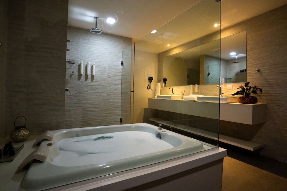 Suite Presidencial com Varanda Lateral e Jacuzzi