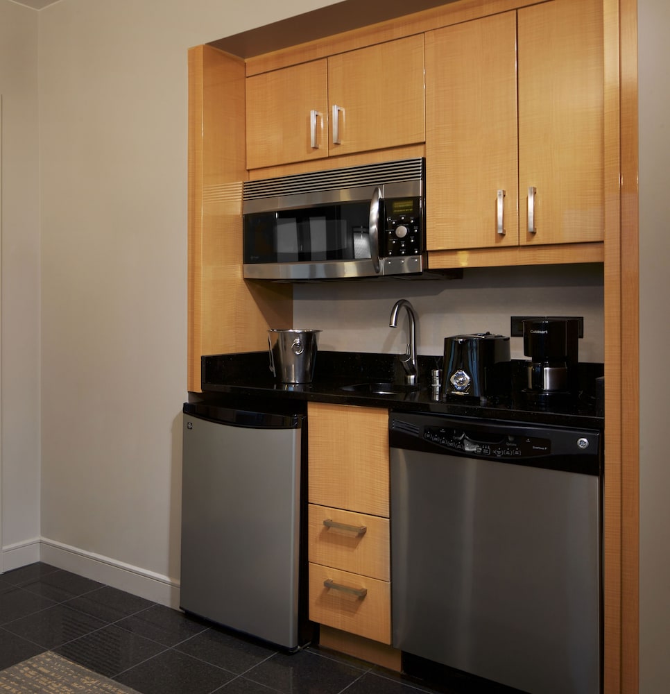 Studio, 1 King Bed, Accessible, Kitchenette (Hearing) - Photo 2