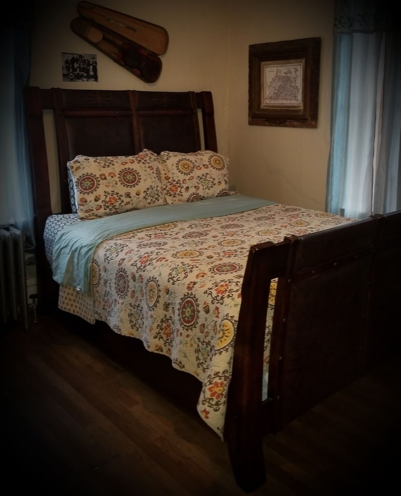 Exclusive Suite, 1 Queen Bed, Concierge Service, Garden View