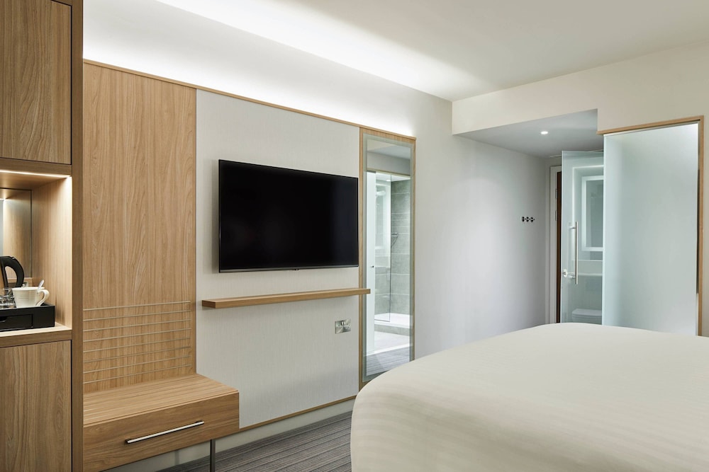 Standard Room, 1 King Bed - Photo 3