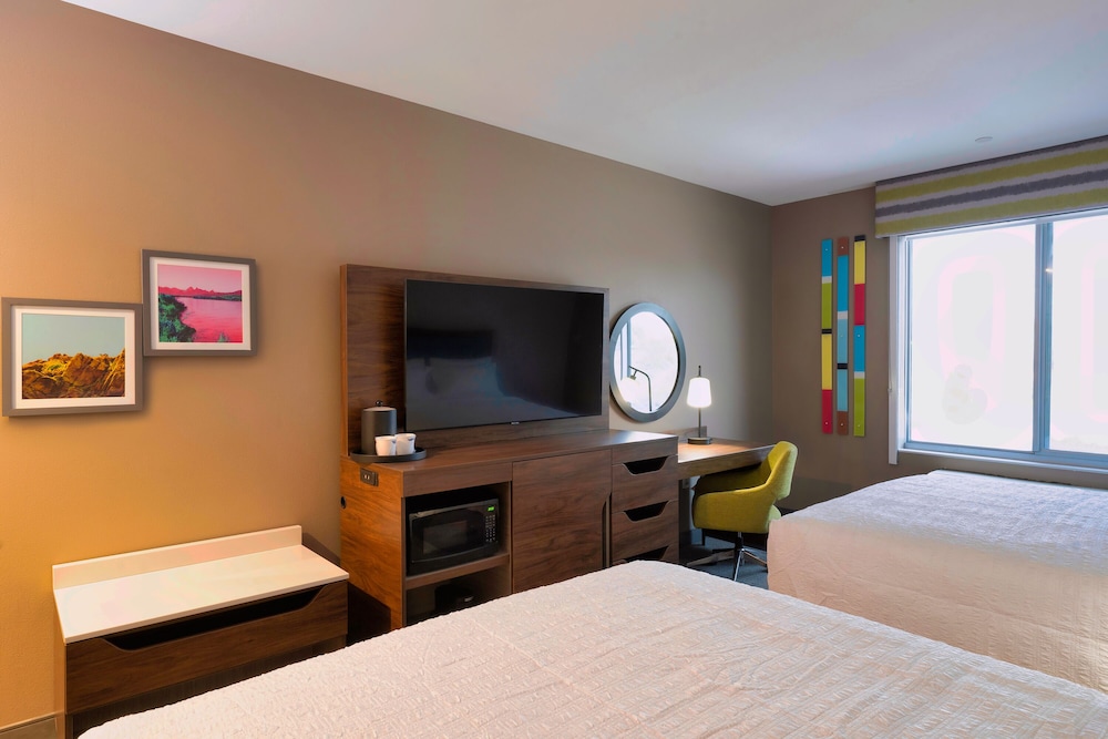 Room, 2 Queen Beds, Accessible, Bathtub - Photo 2