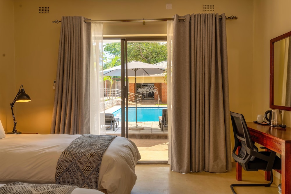 Luxury Double Room, 1 King Bed, Pool Access, Pool View photo 2