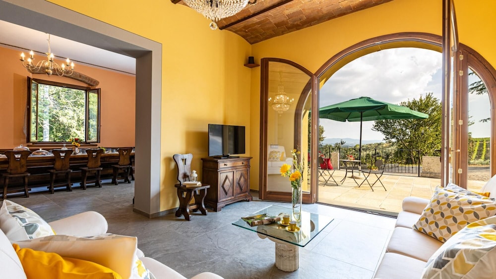 Villa photo 1
