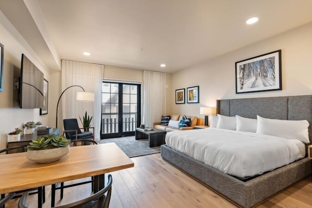Condo, 1 King Bed with Sofa bed (Village Studio) photo 1