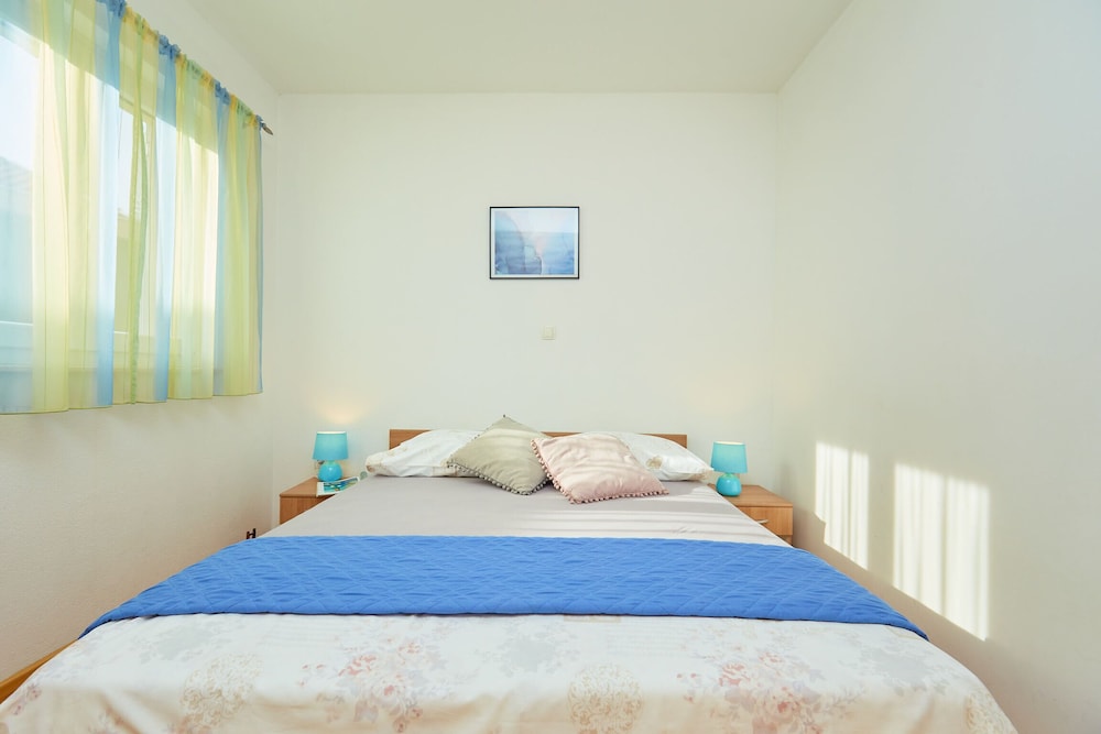 City Apartment, 2 Bedrooms, Balcony photo 2