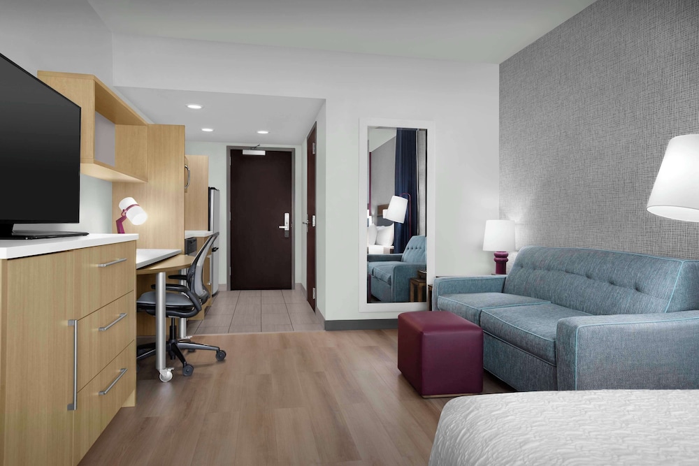 Studio, 1 King Bed, Accessible, Bathtub photo 3