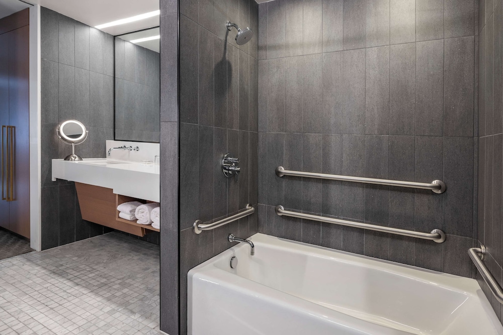Suite, 1 King Bed, Accessible, Bathtub (Mobility & Hearing) - Photo 6