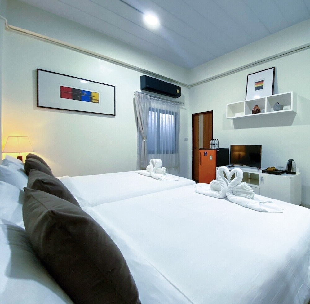 Premium Family Room - Photo 3