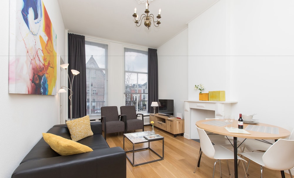 Family Apartment, 2 Bedrooms, City View photo 3