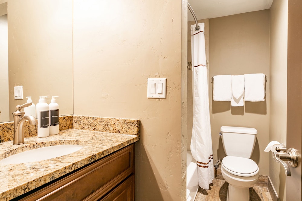 2 Bedroom Condominium - Photo 43