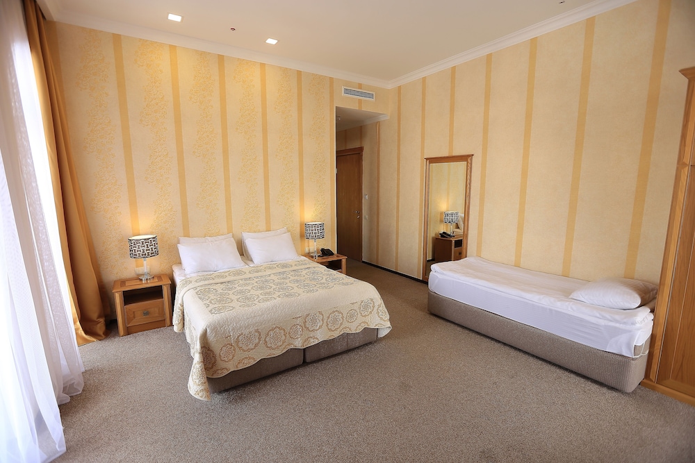 Standard Triple Room photo 2