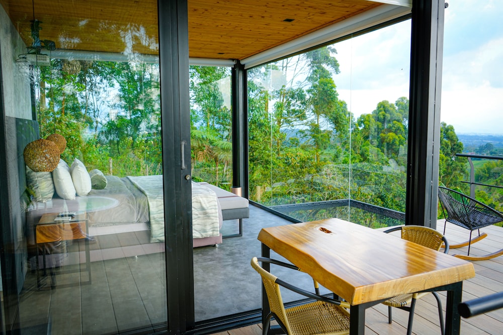 Comfort Cabin, 1 Bedroom, Hot Tub, Mountain View photo 1