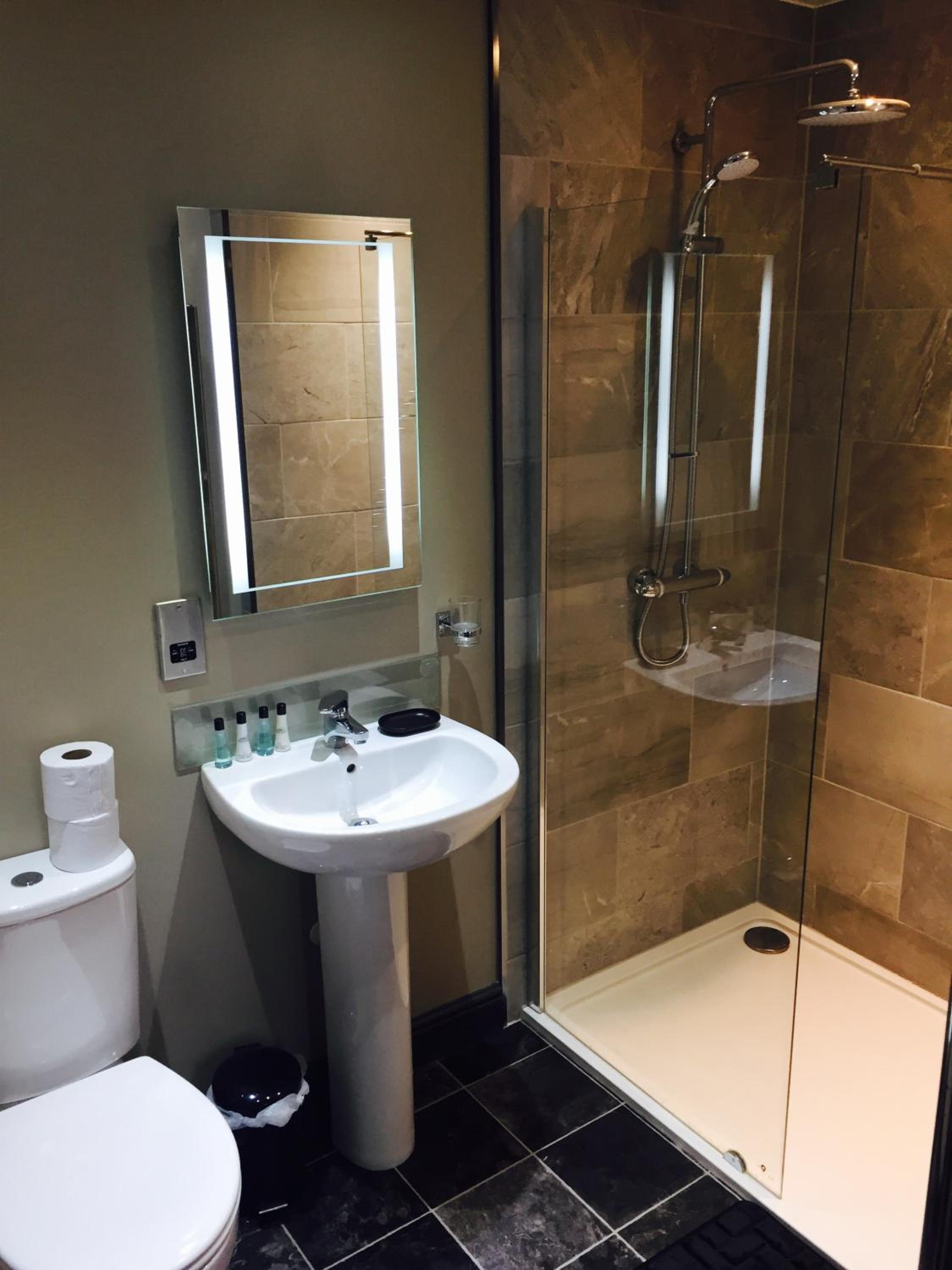 Deluxe Double Room with Shower photo 3