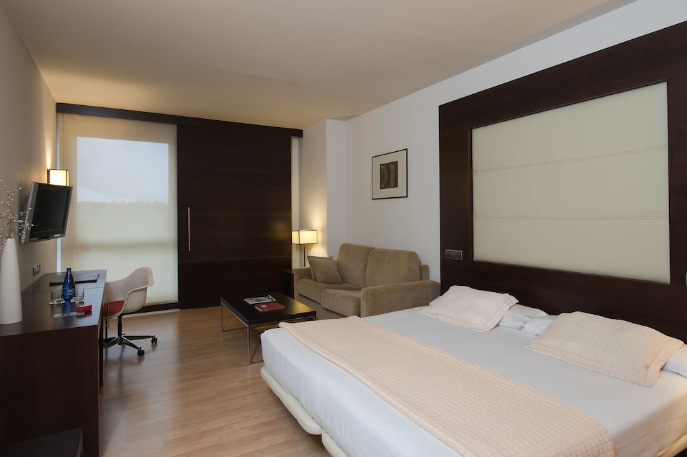 Standard Double Room Single Use - Photo 5