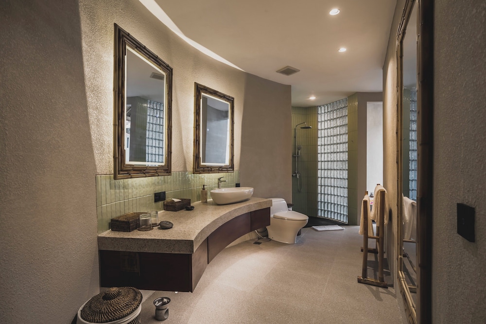 Grand One Bedroom Villa with Private Pool - Photo 8