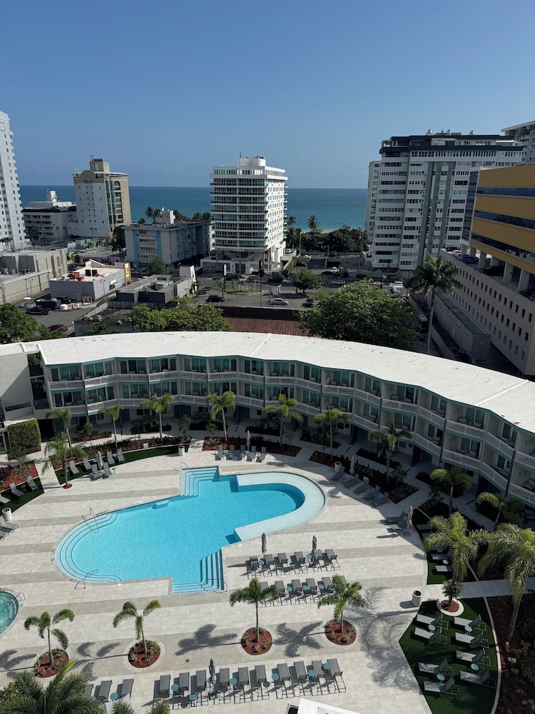1 King Bed Pool View - Photo 2
