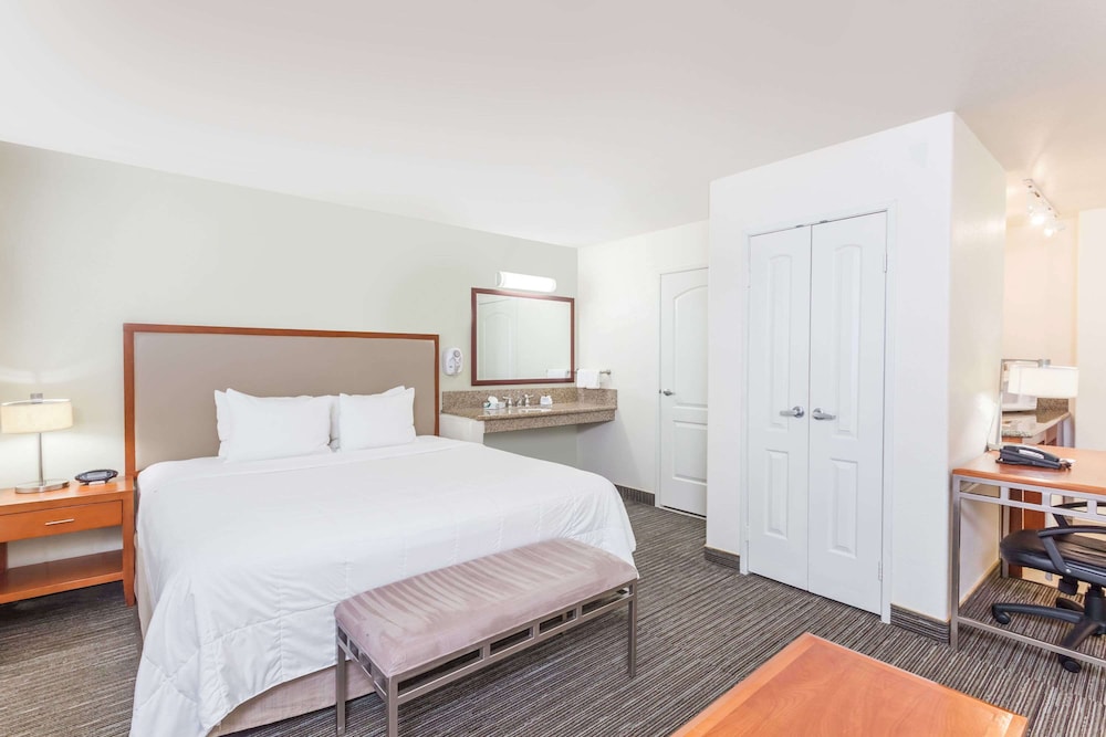 Studio Suite, 1 King Bed, Non Smoking - Photo 1