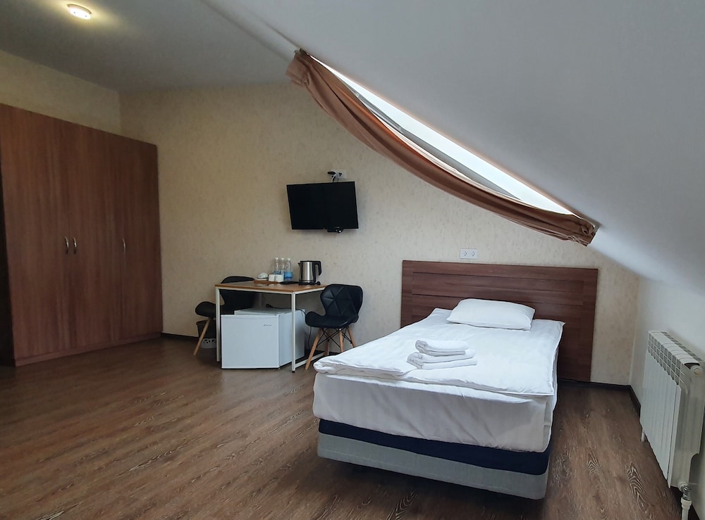 Deluxe Triple Room photo 3
