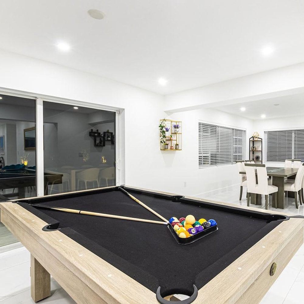 Fresh Luxe Villa w Heated Pool Grill Chill Spots, Billede 4