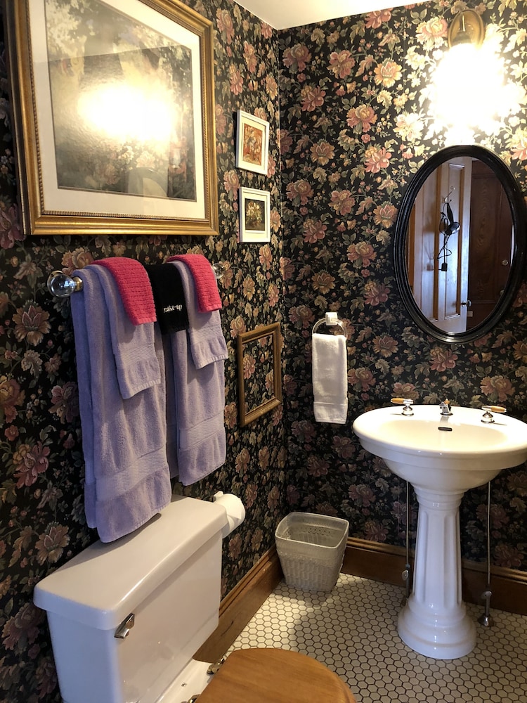 Deluxe Room, 1 King Bed with Sofa bed, Private Bathroom, Courtyard View (Belle Peabody Brown Suite) photo 2