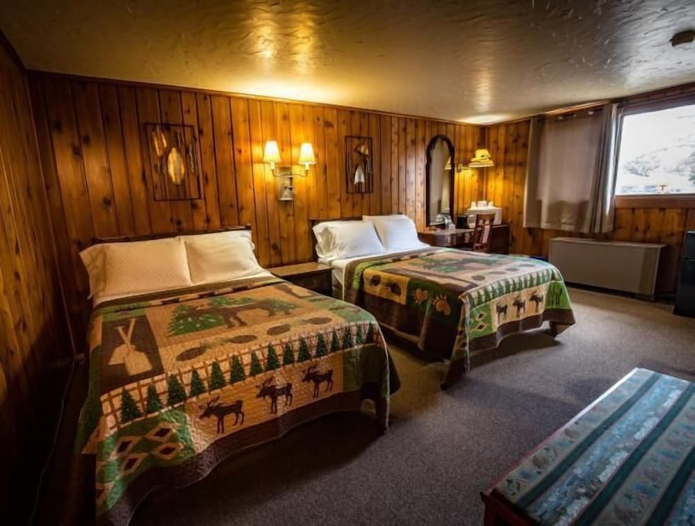 Traditional Room, 2 Double Beds, Roadside photo 2