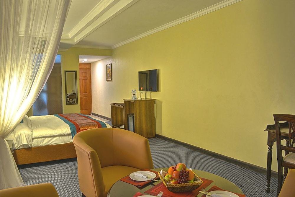 Royal Suite photo 2