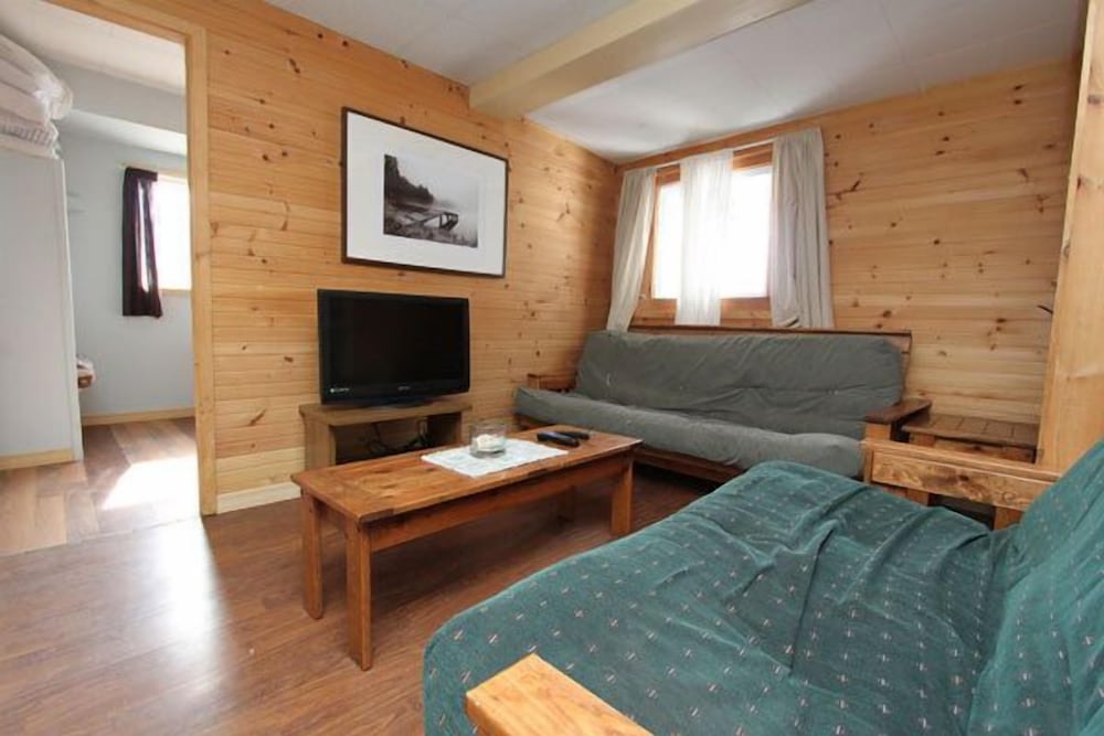 Cottage 3, 3 Bedrooms, 4 Beds with 2 Sofabeds, Kitchen photo 1