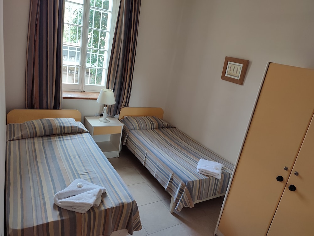 Twin Room in Shared Standard Apartment