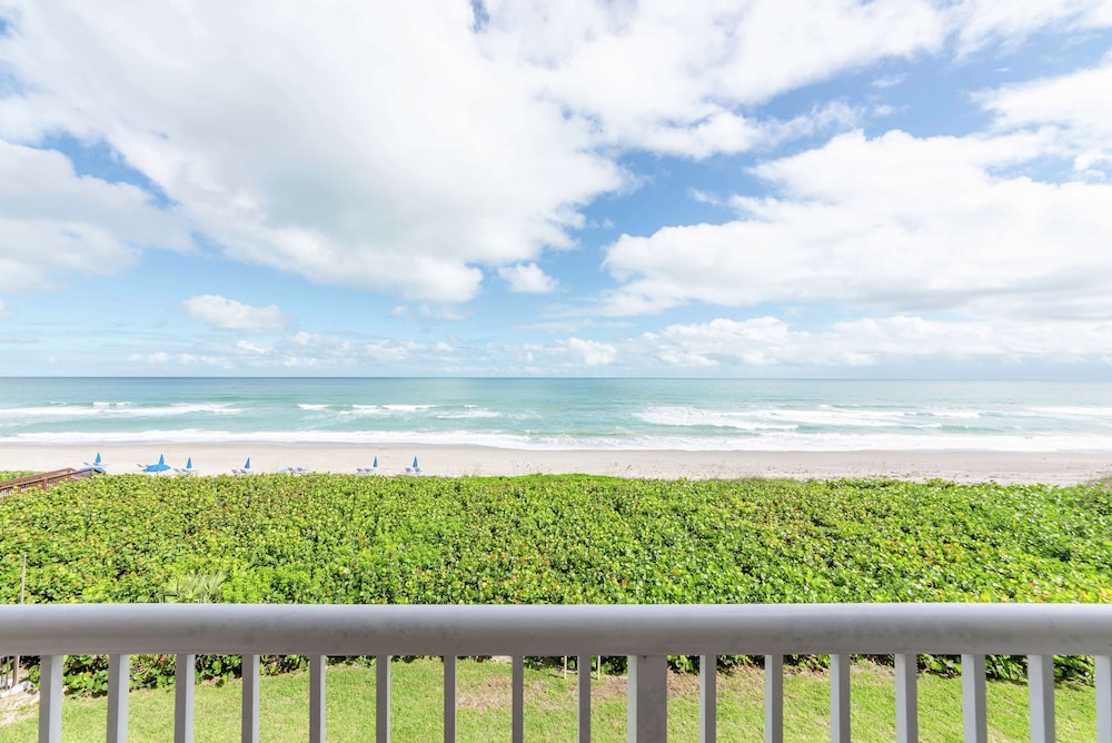 Room, 1 Queen Bed, Accessible, Ocean View (Roll-In Shower) photo 2