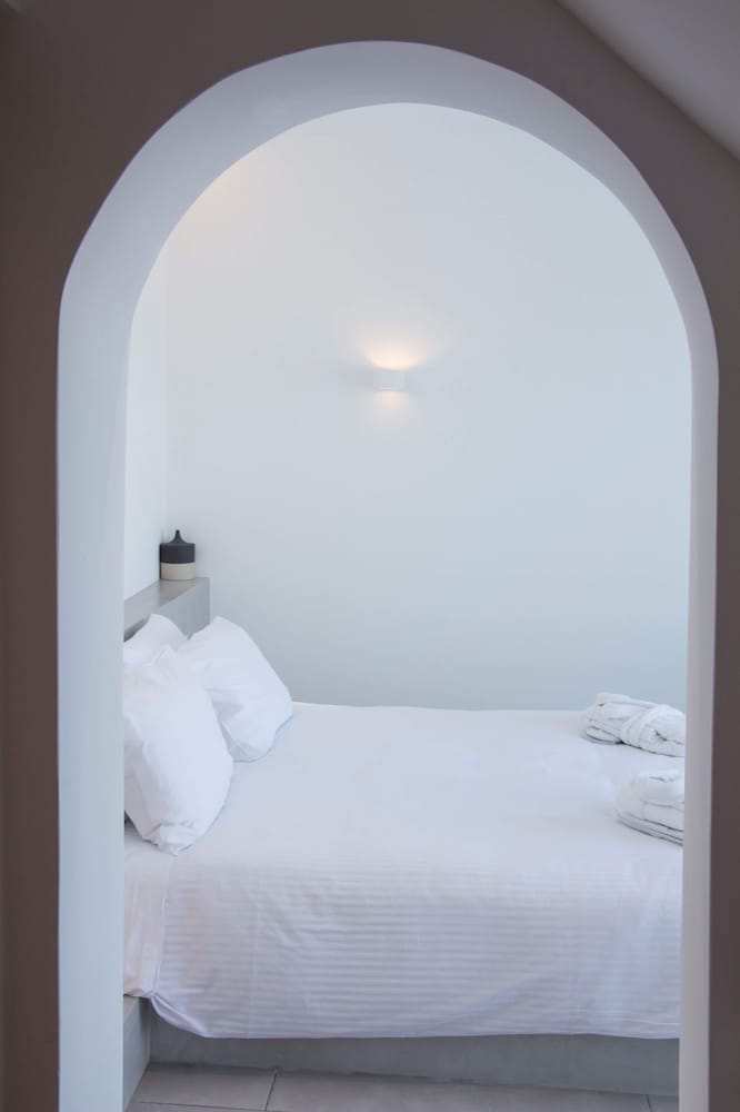 Suite, Pool View (Caldera View) - Photo 14