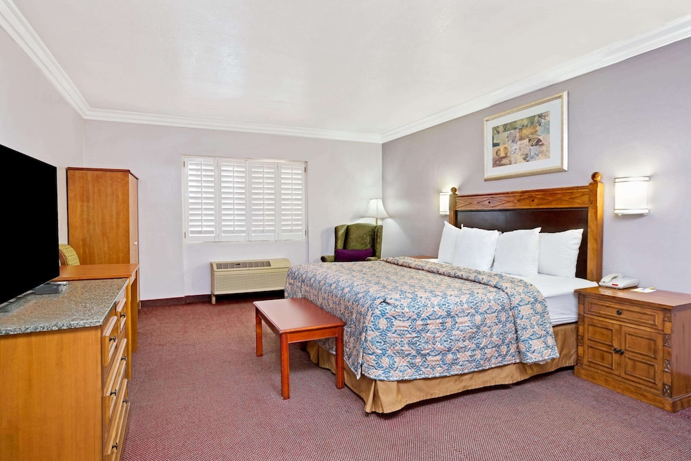 Suite, 1 King Bed, Jetted Tub - Photo 1